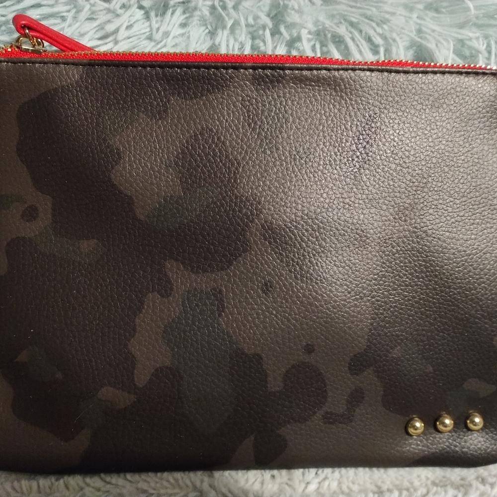 Pretty Simple Gia Camo Clutch